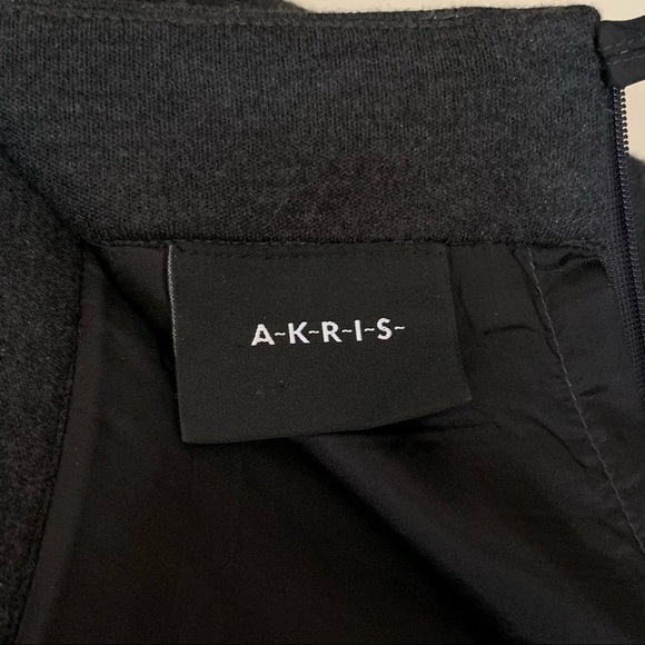 Akris • 8 • Pleated Front Cashmere Silk Charcoal Skirt - Picture 4 of 6
